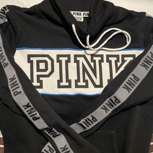 PINK black sweatshirt. Size medium great condition. Front hand pocket